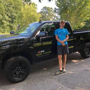 Meet your Posher, Levi